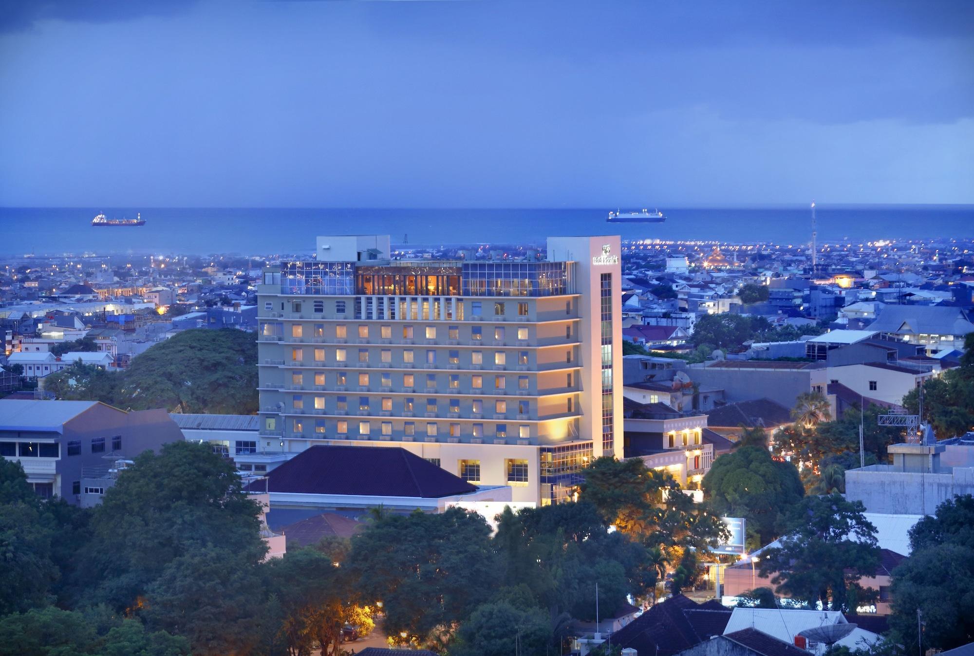 Hotel Santika Makassar Eksteriør billede