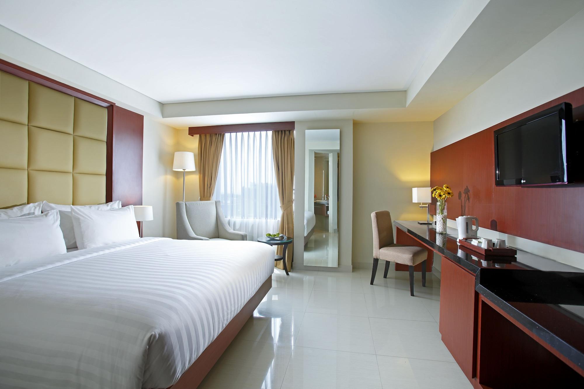 Hotel Santika Makassar Eksteriør billede