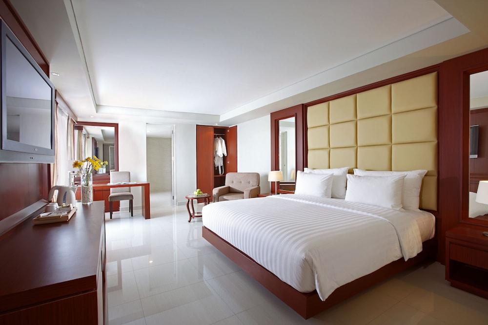 Hotel Santika Makassar Eksteriør billede