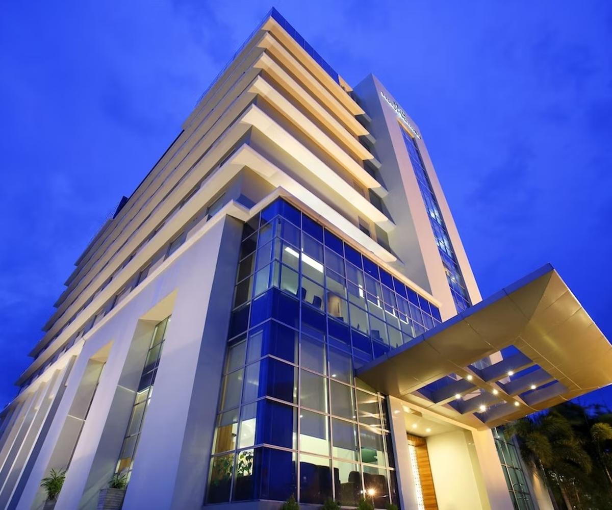 Hotel Santika Makassar Eksteriør billede
