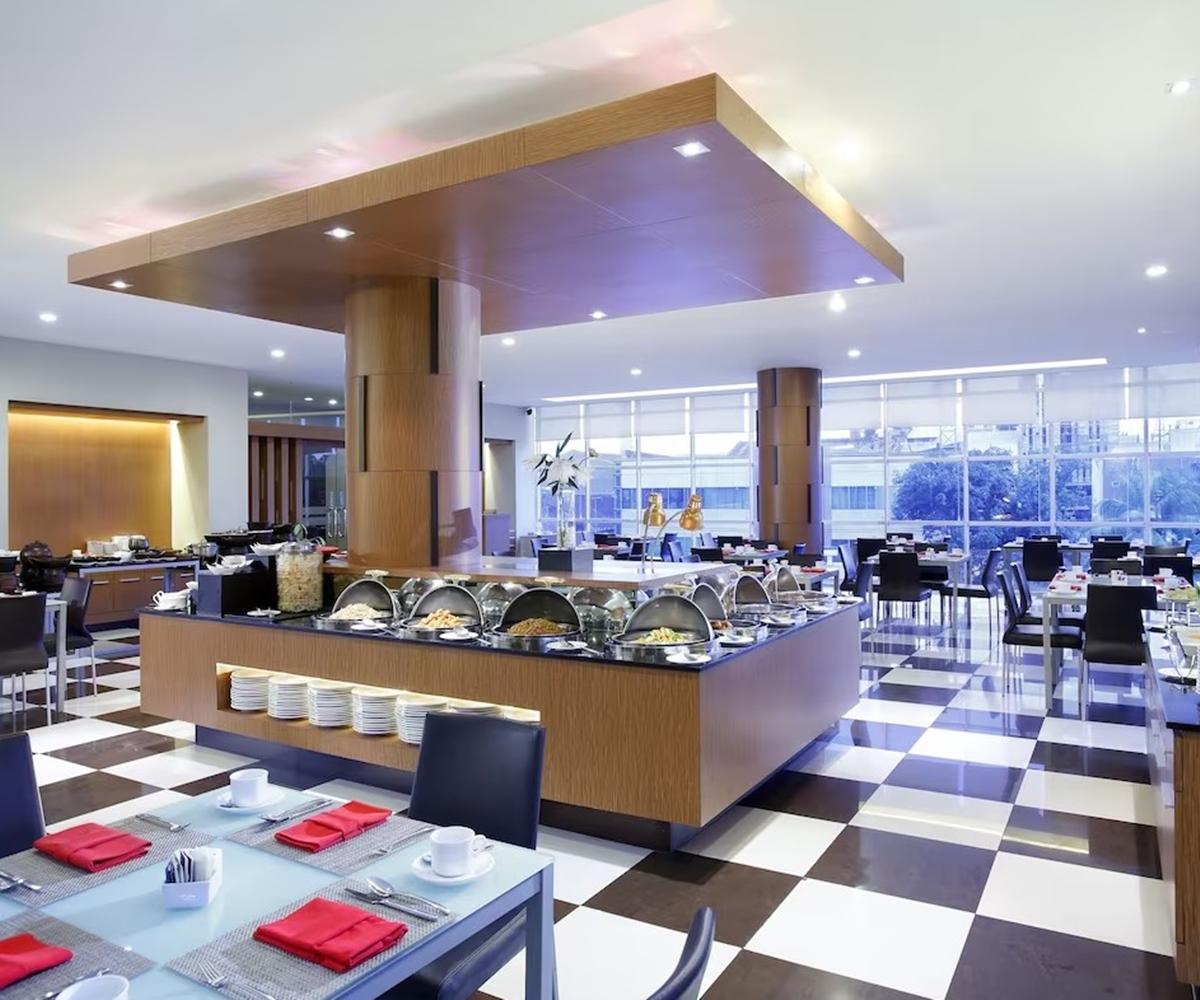 Hotel Santika Makassar Eksteriør billede