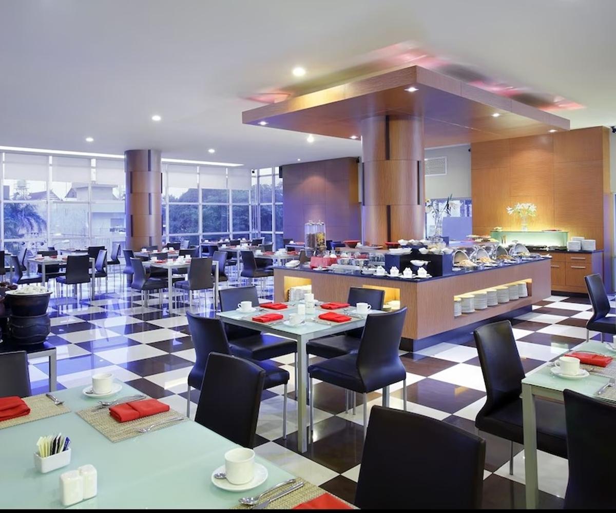 Hotel Santika Makassar Eksteriør billede