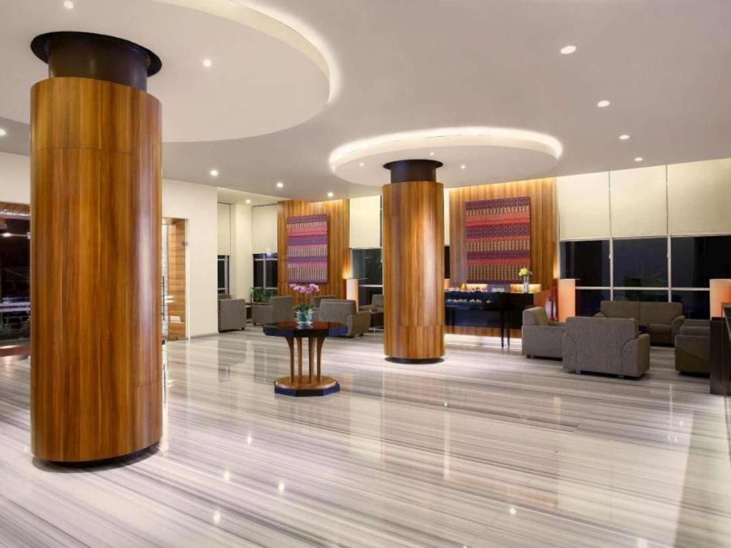 Hotel Santika Makassar Eksteriør billede