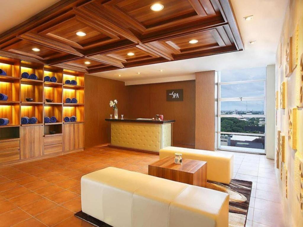 Hotel Santika Makassar Eksteriør billede
