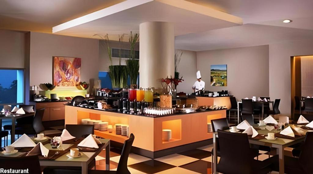 Hotel Santika Makassar Eksteriør billede
