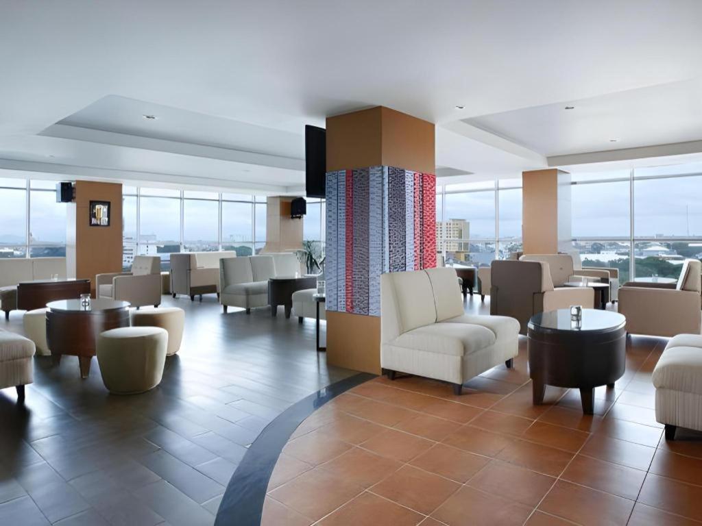Hotel Santika Makassar Eksteriør billede