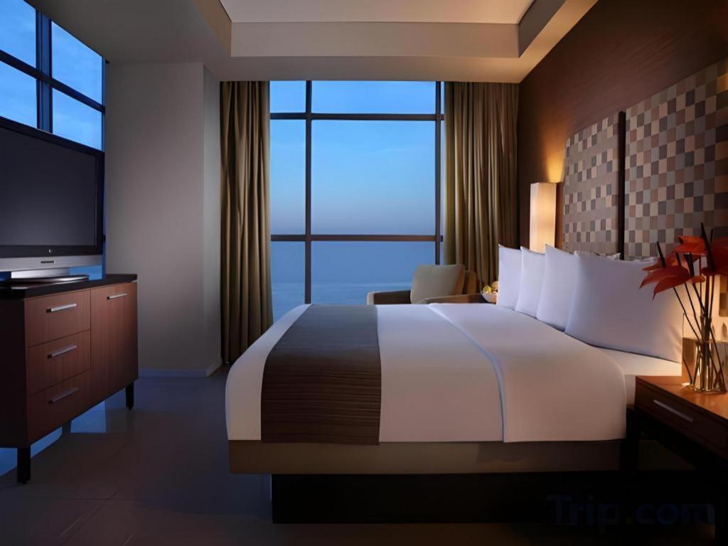 Hotel Santika Makassar Eksteriør billede