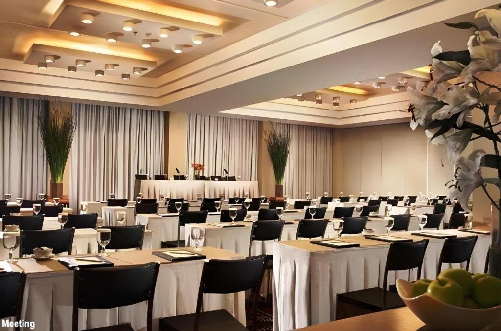 Hotel Santika Makassar Eksteriør billede