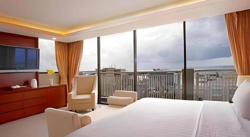 Hotel Santika Makassar Eksteriør billede