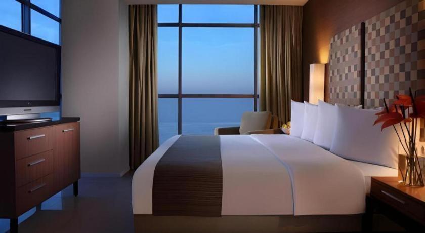 Hotel Santika Makassar Eksteriør billede