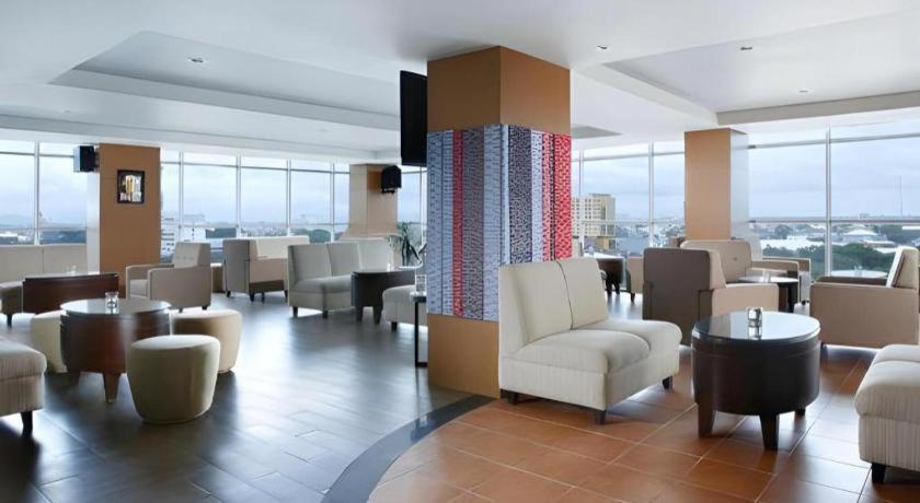Hotel Santika Makassar Eksteriør billede