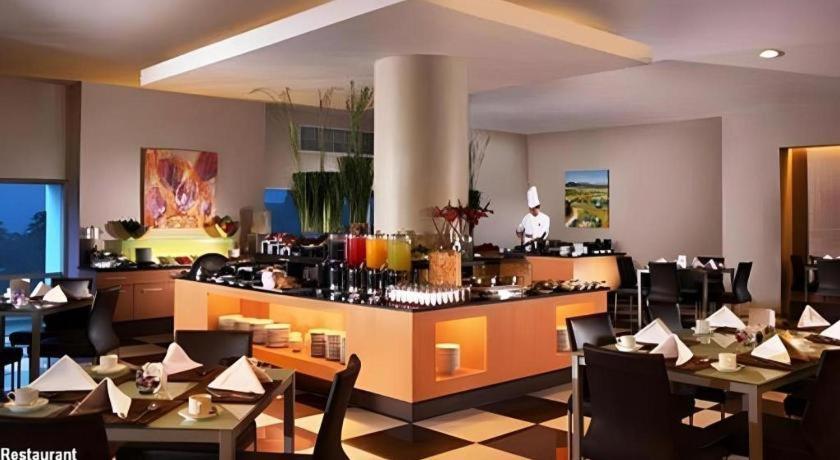 Hotel Santika Makassar Eksteriør billede