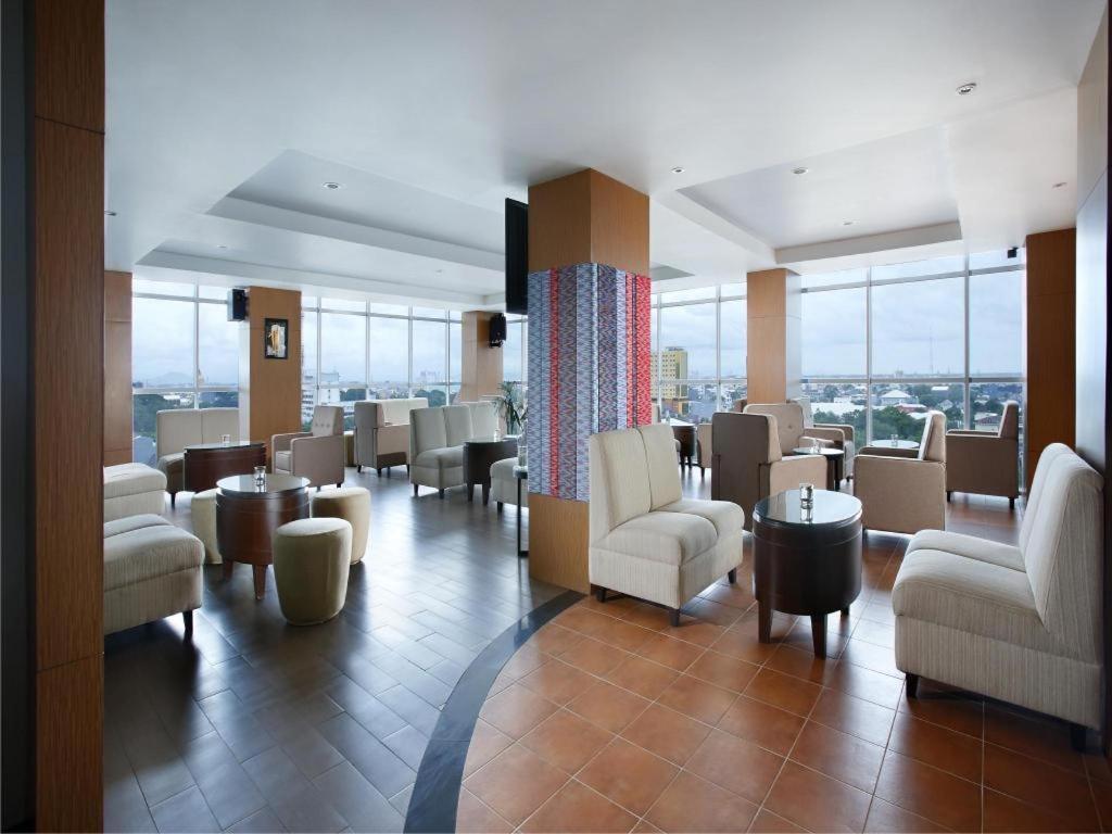 Hotel Santika Makassar Eksteriør billede