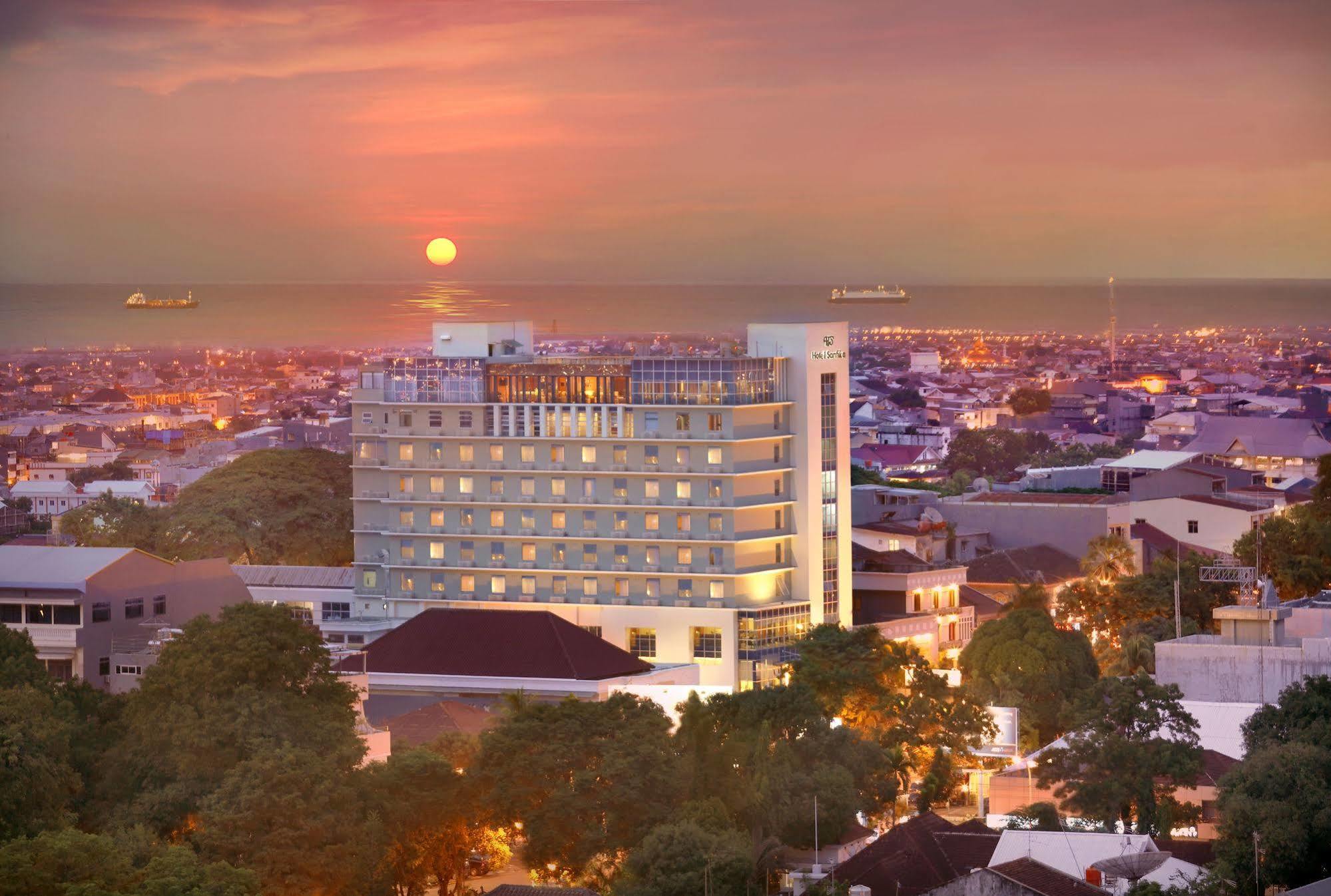 Hotel Santika Makassar Eksteriør billede