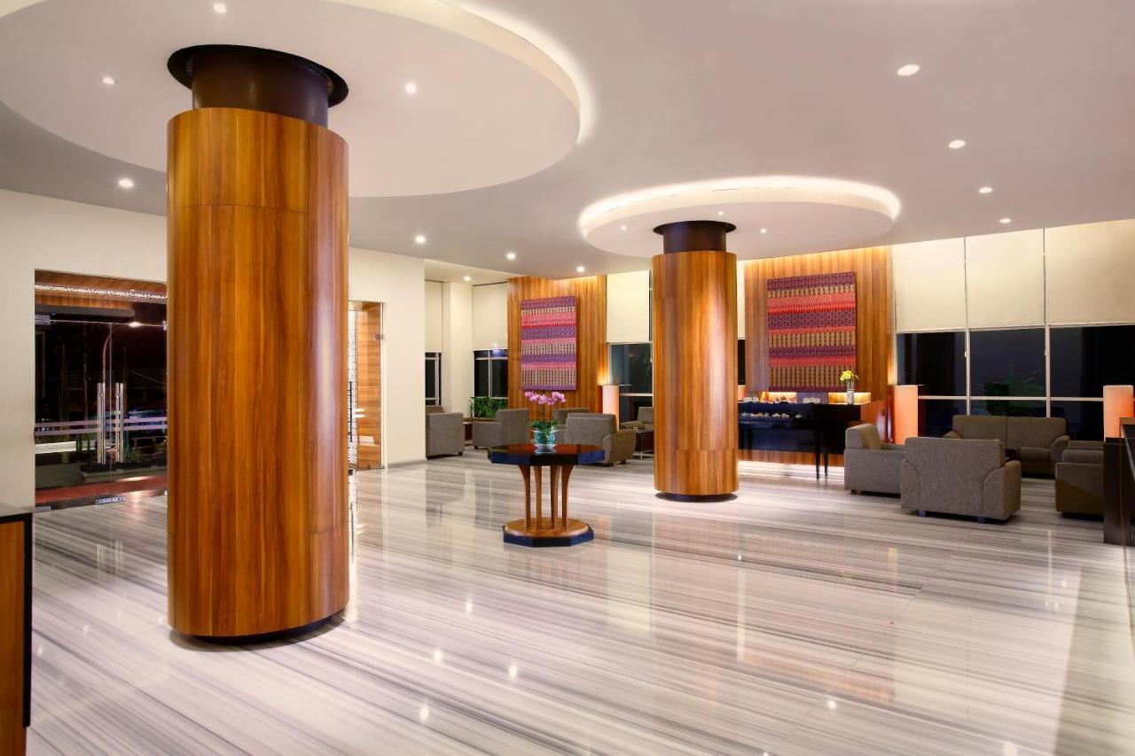 Hotel Santika Makassar Eksteriør billede